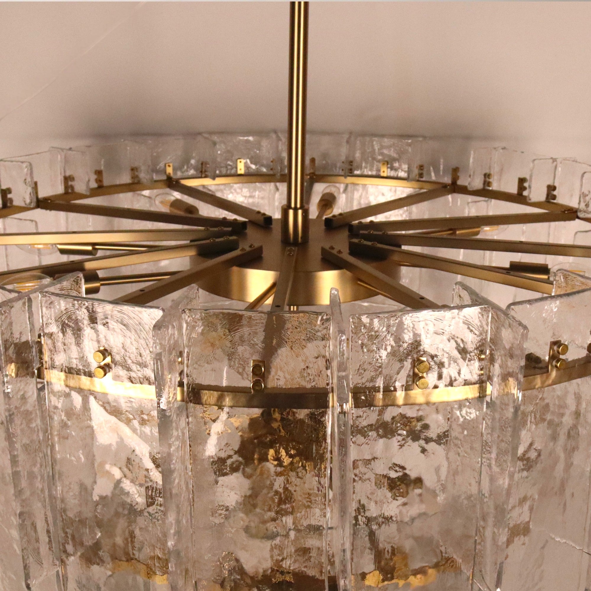 Fade Hour 4 Tidr Round chandelier